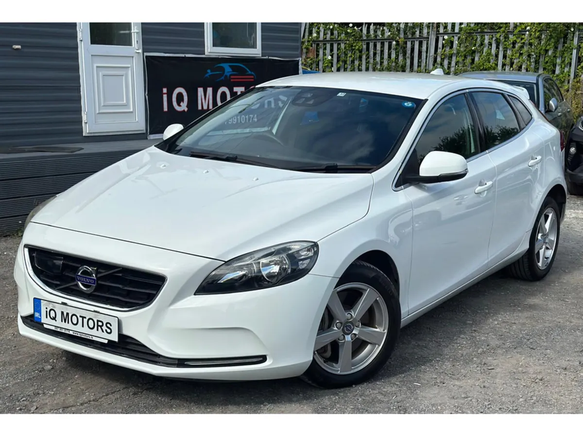 Volvo V40 AUTOMATIC 1.5 LOW MILEAGE (1877) - Image 3