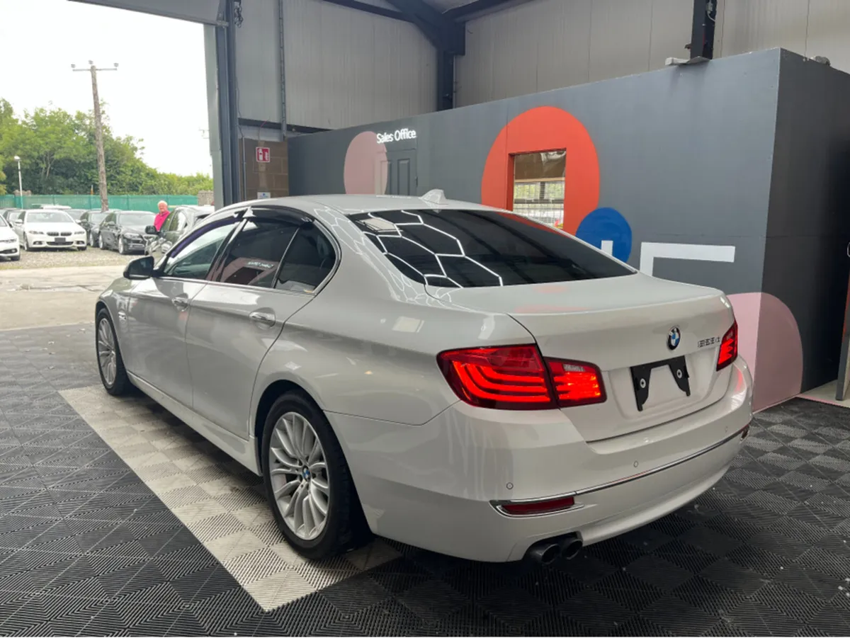 BMW 5-Series 523D LUXURY / 77k KMs / HEATED SEATS - Image 4