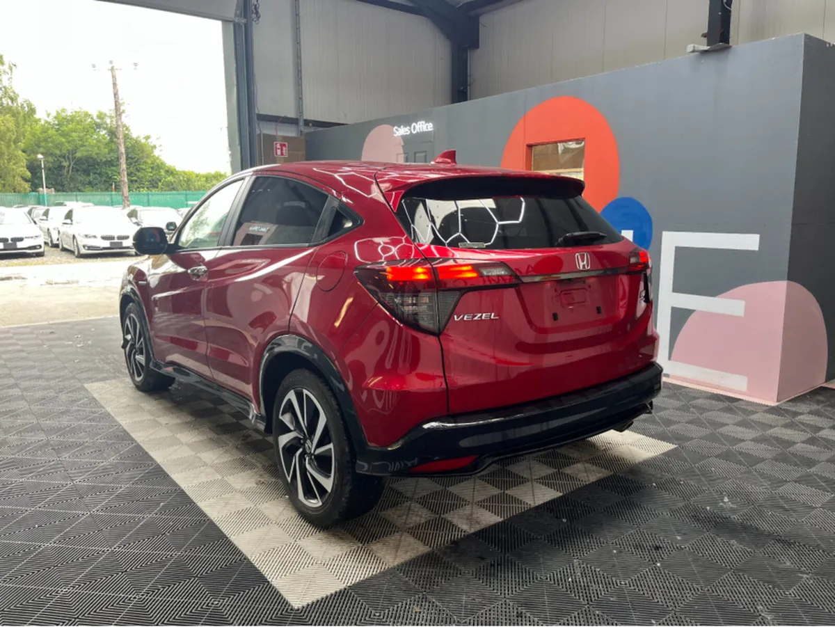 Honda Vezel 1.5 HYBRID / 27k KMs / REVERSE CAMERA - Image 4