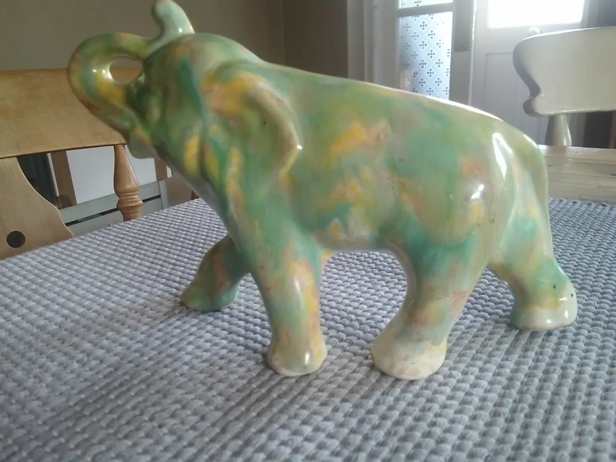 CARRIGALINE VINTAGE GREEN MOTTLED ELEPHANT FIGURE - Image 1