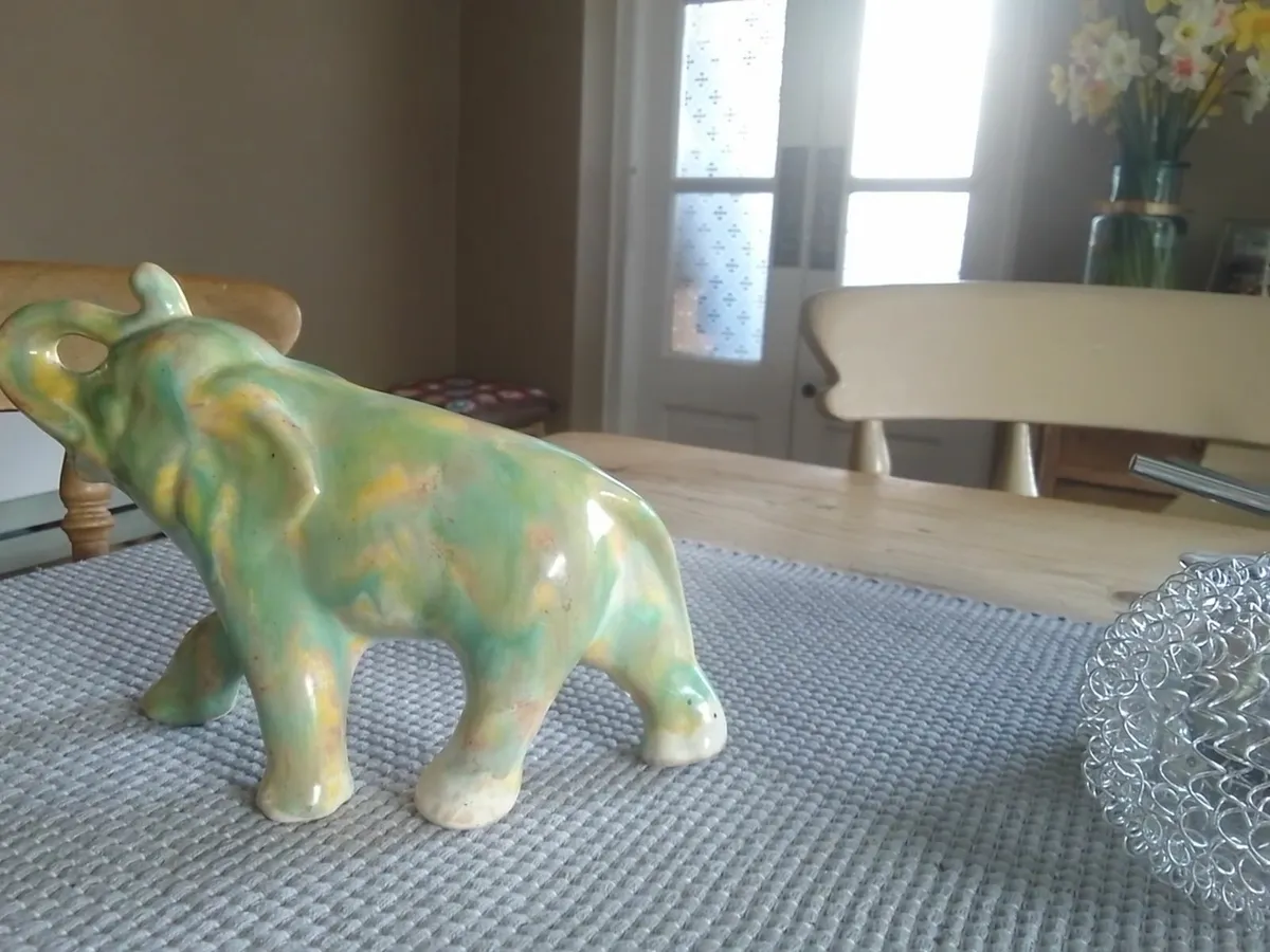 CARRIGALINE VINTAGE GREEN MOTTLED ELEPHANT FIGURE - Image 2