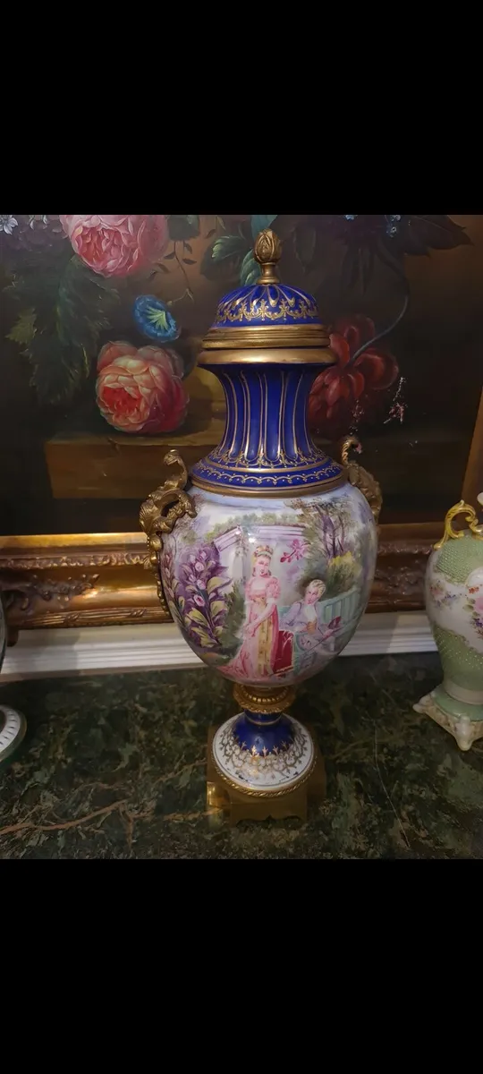 Large vintage urn - Image 1