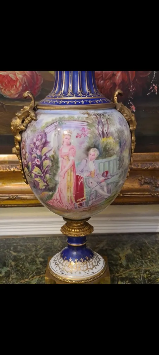 Large vintage urn - Image 2
