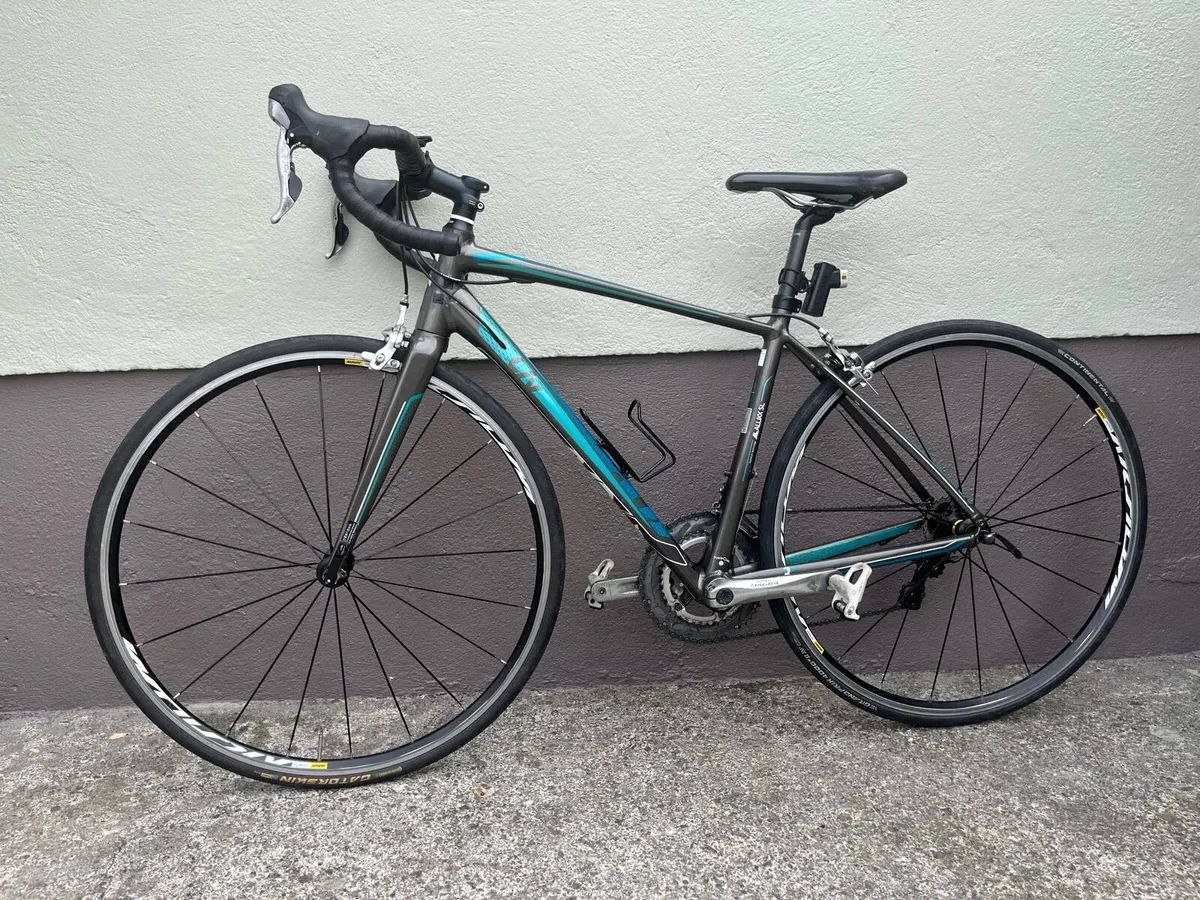 Giant  Avail Road bike . - Image 4