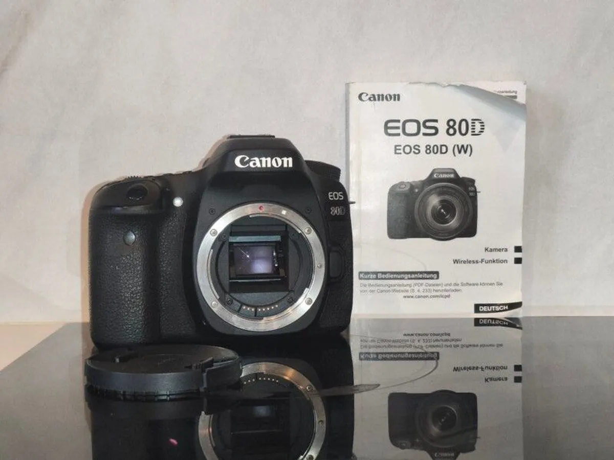 canon 80d DSLR (Body only) Free shipping - Image 1