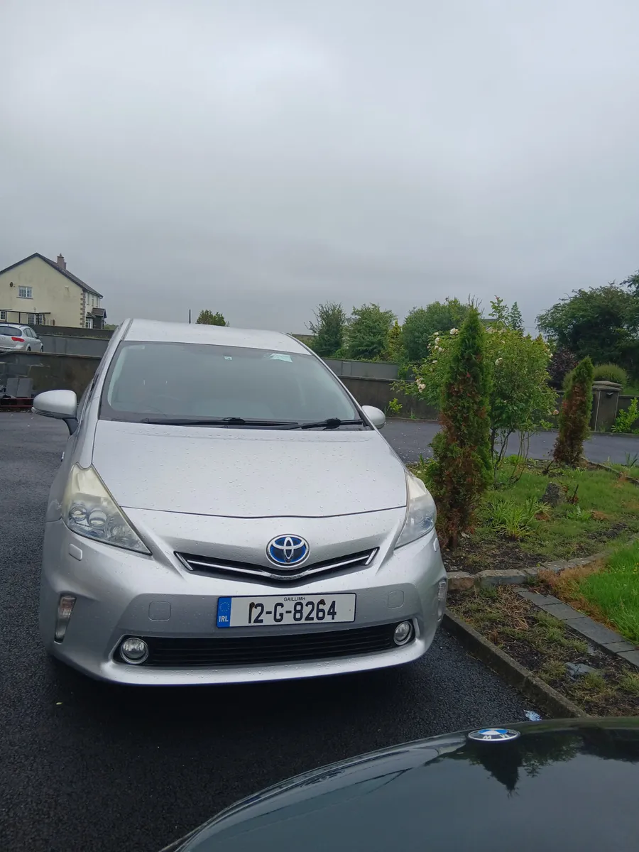 Toyota Prius 2012 7 Seater - Image 2