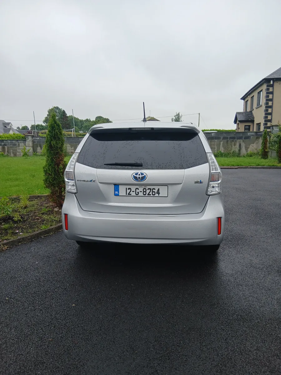 Toyota Prius 2012 7 Seater - Image 3