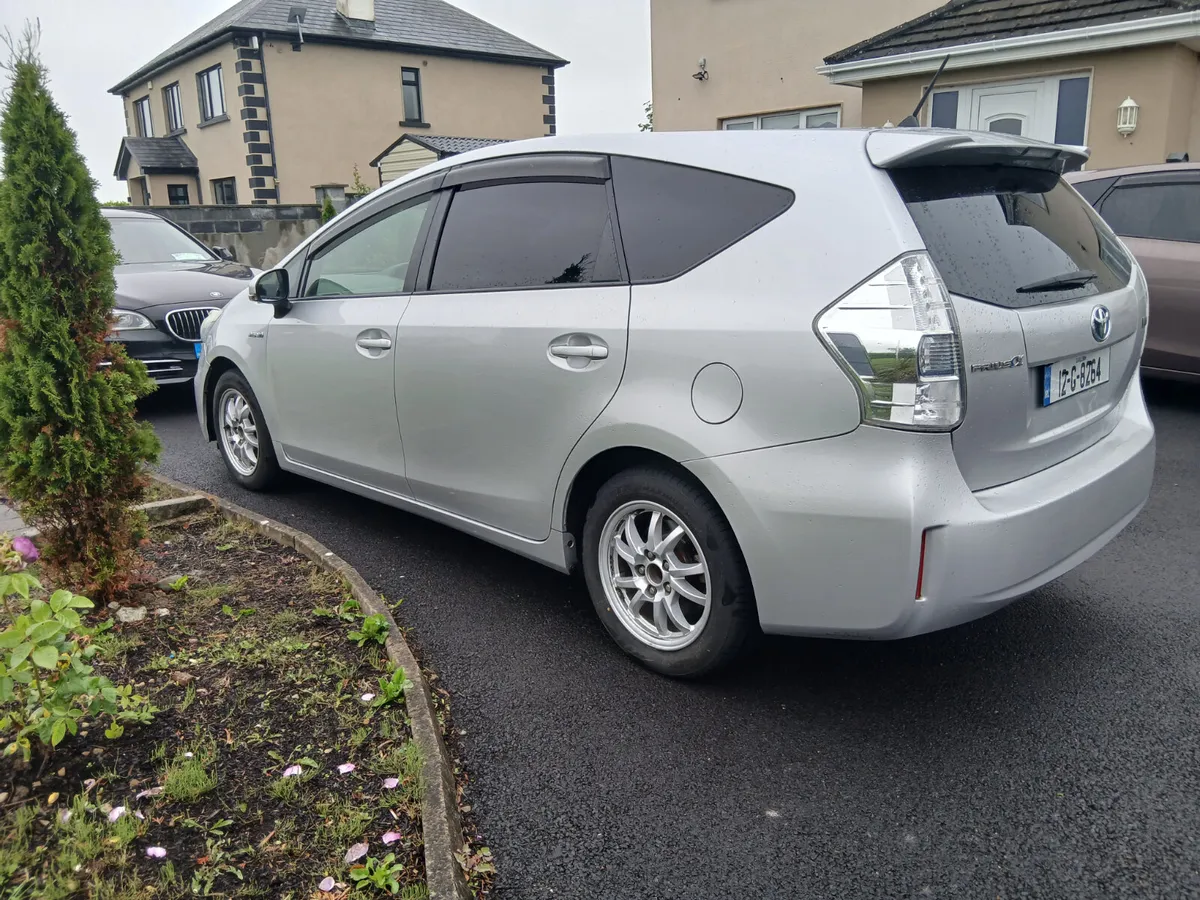 Toyota Prius 2012 7 Seater - Image 4