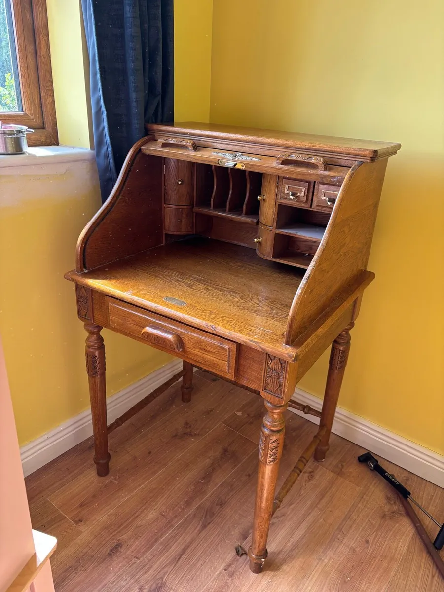 Antique style writing desk - Image 1