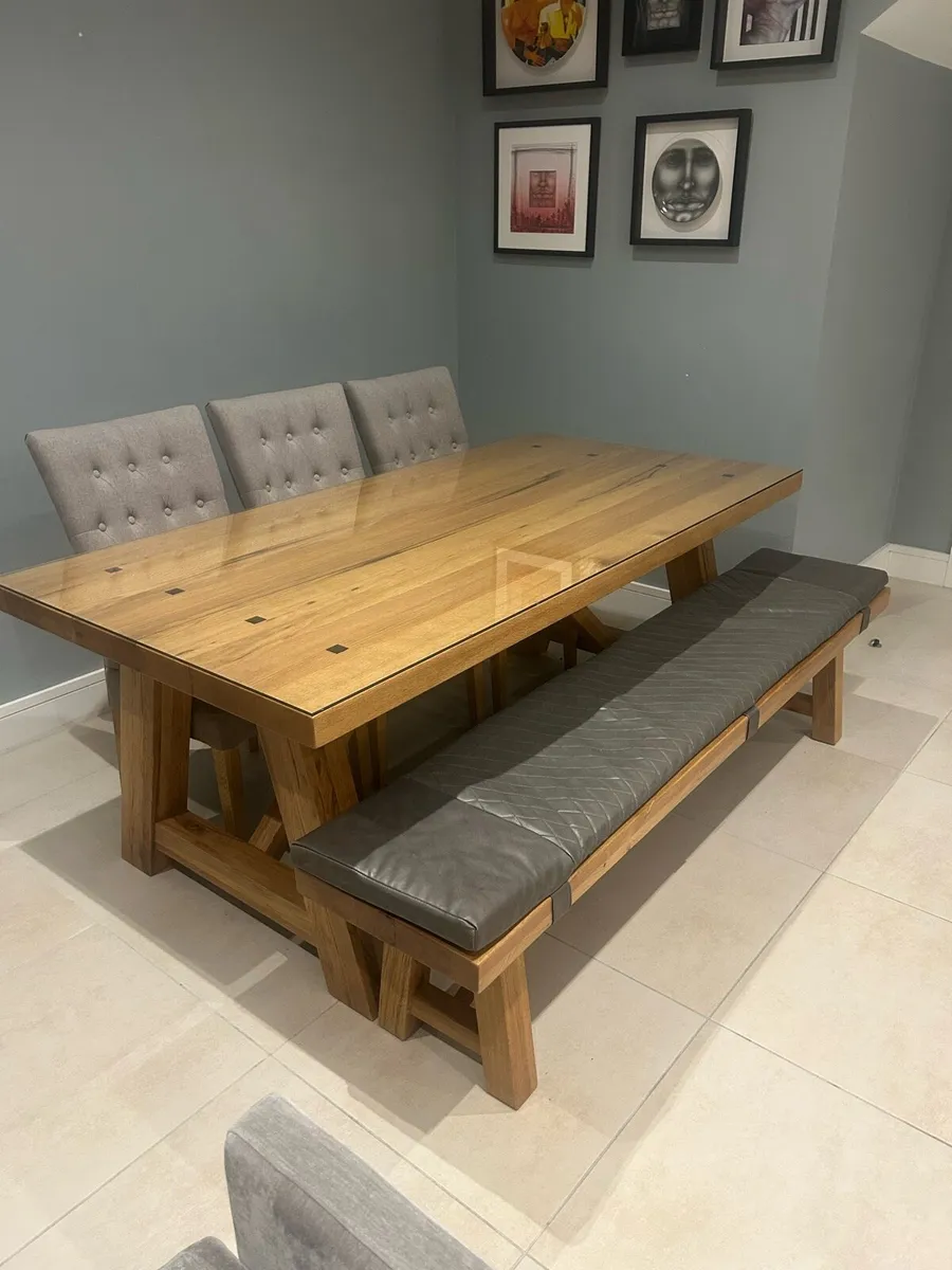 Kitchen table & chairs - Image 1