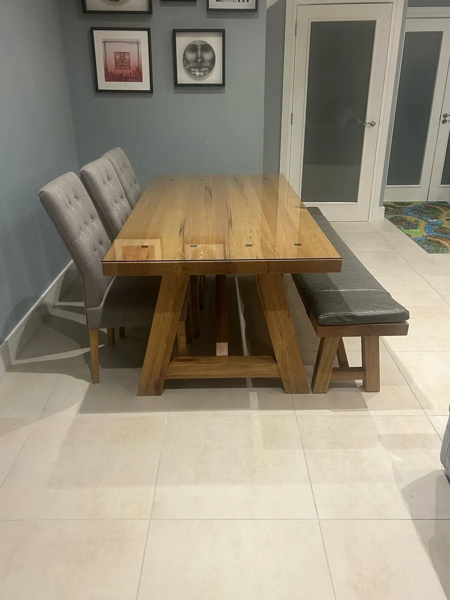 Kitchen table & chairs - Image 3
