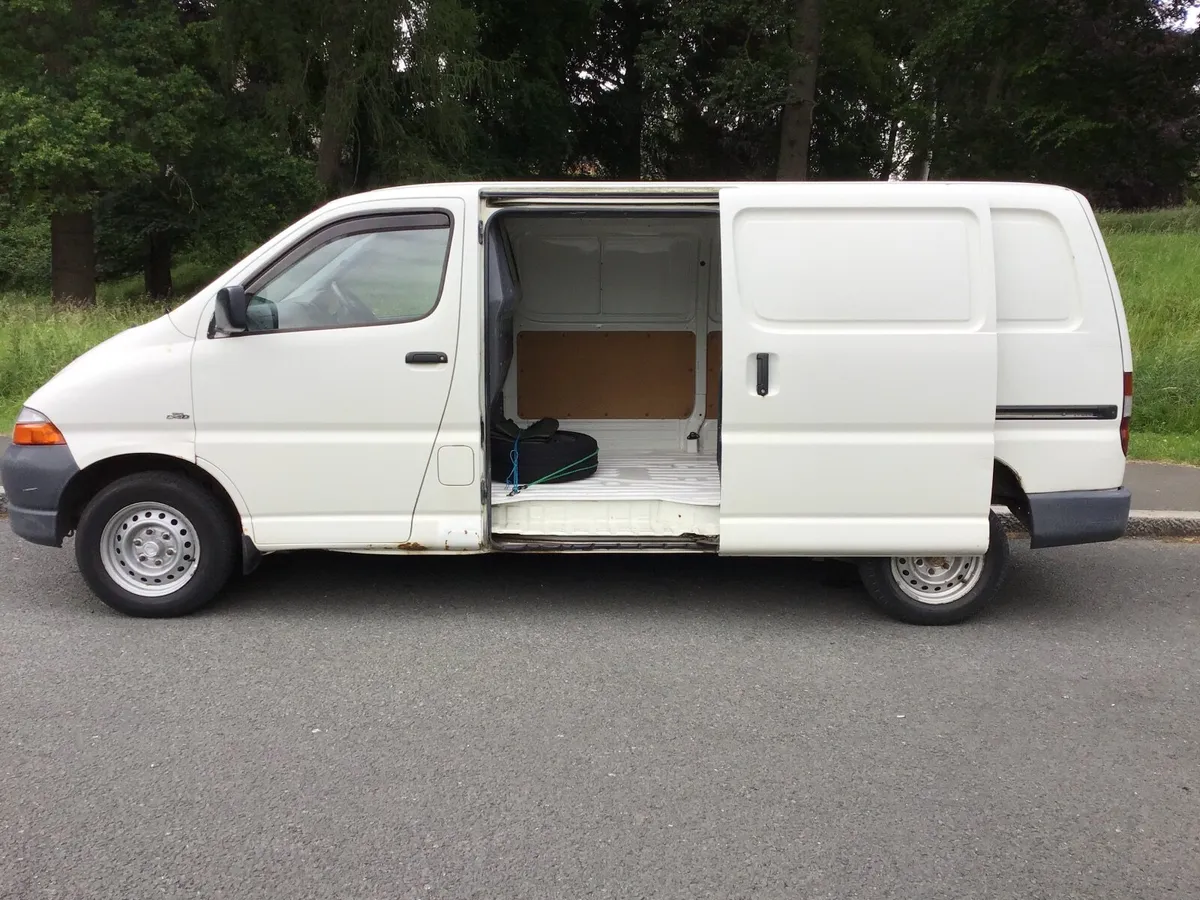 Toyota HiAce 2004 - Image 2