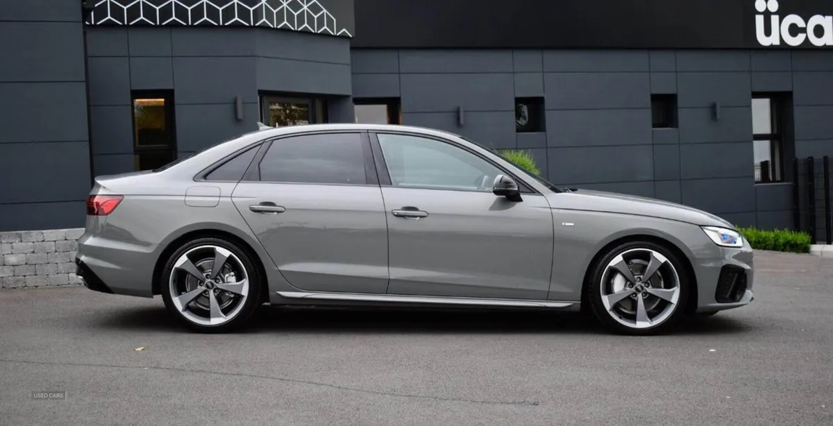 Audi A4 2.0 TDI 40 Black Edition Quattro - Image 4