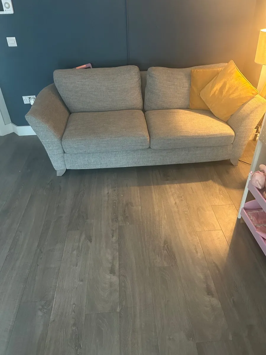 Couch - Image 2