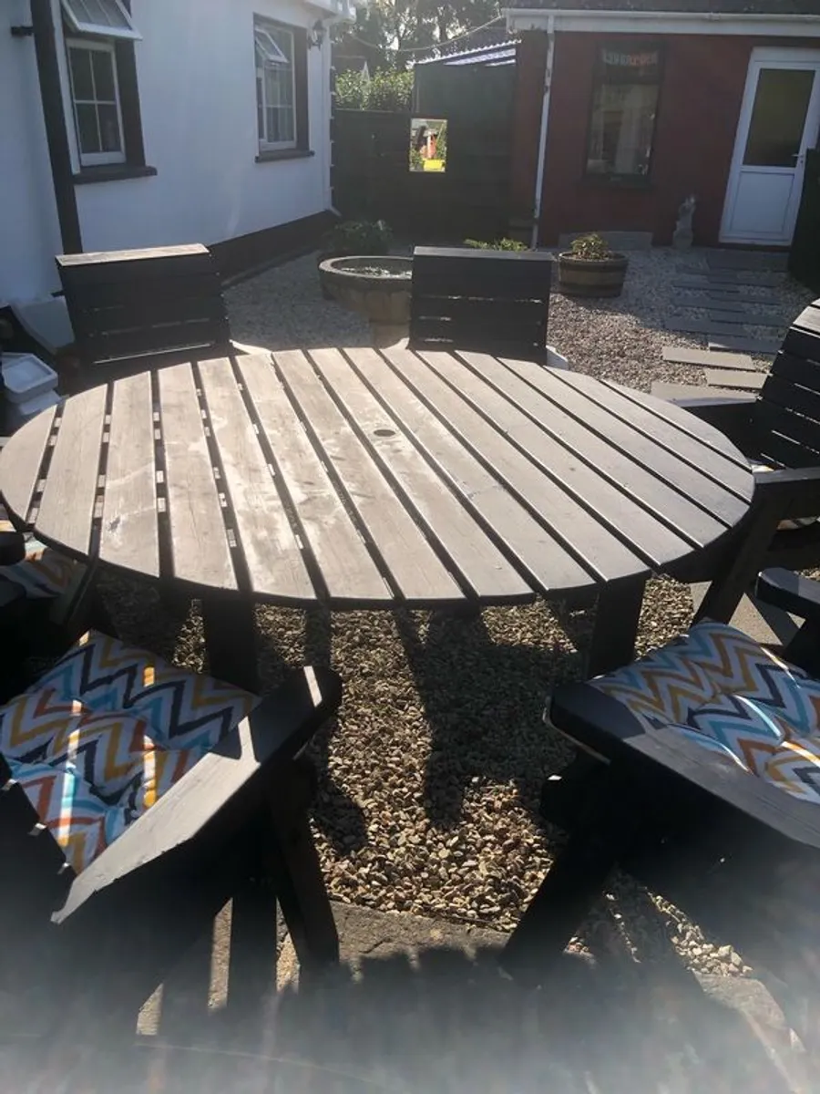 Beautiful handmade garden set. Bought for 1500 last year but is too big for my space. 6 throne chairs with cushions. Painted and treated. - Image 3
