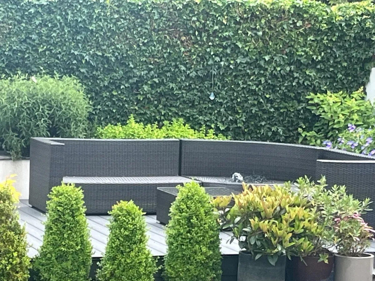 Rattan garden couch and table - perfect condition - Image 2
