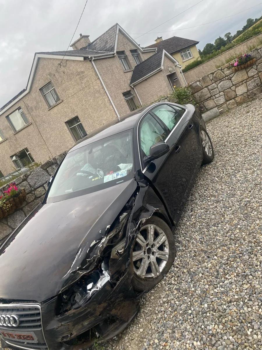 audi a4 2011 2.0 240,000km for parts and repair - Image 3