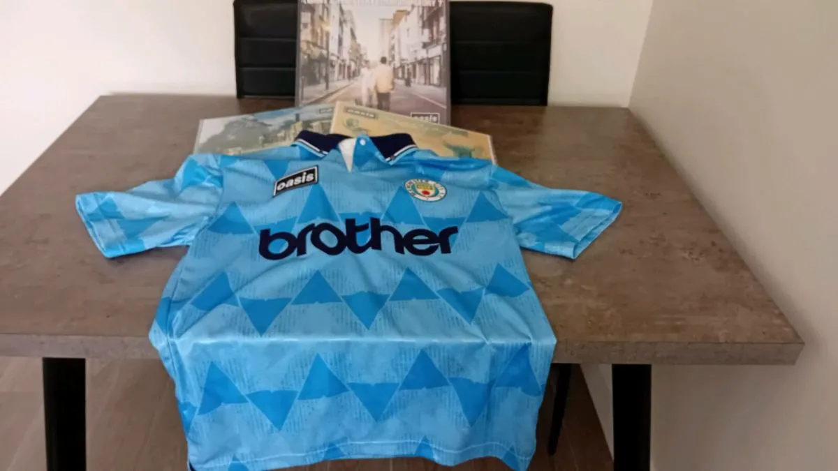 Oasis/Manchester City Shirt - Image 1