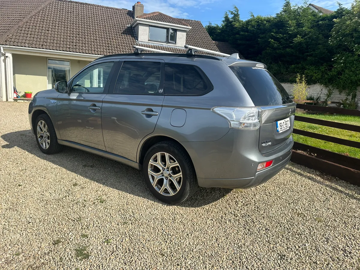 Mitsubishi Outlander 2.0 PHEV 2015 5 Seater - Image 4