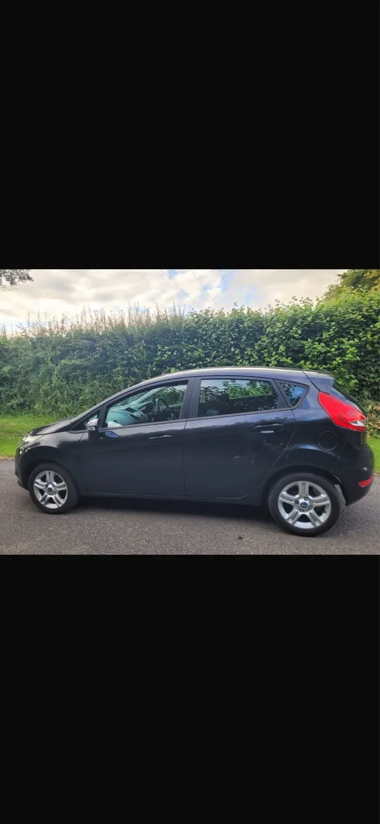 Ford Fiesta 2011 - Image 2