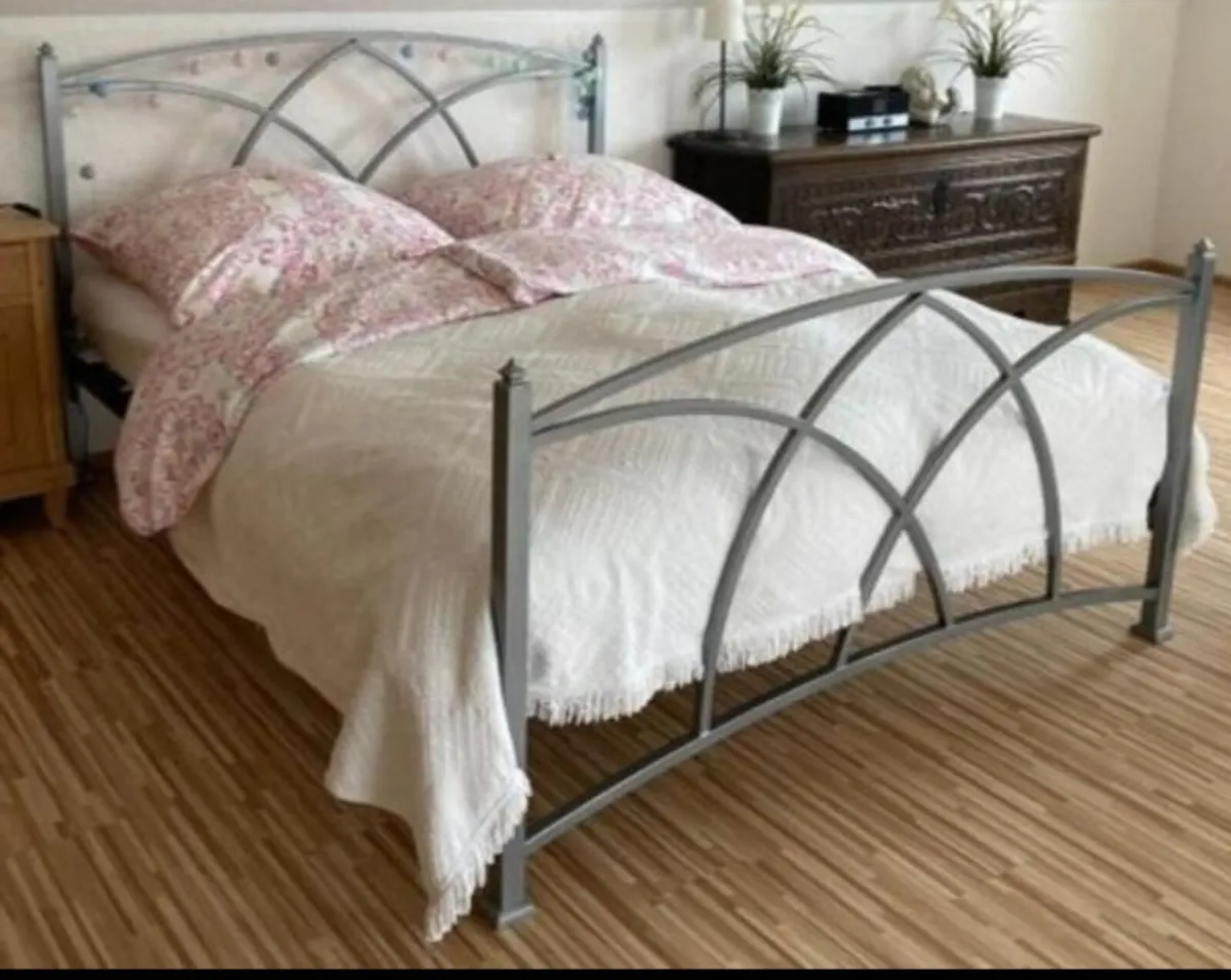 Strong double bed frame - Image 1