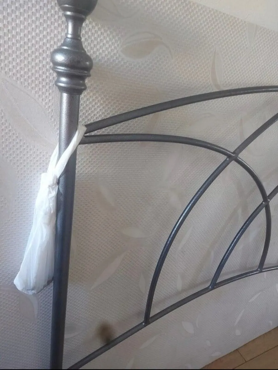 Strong double bed frame - Image 4