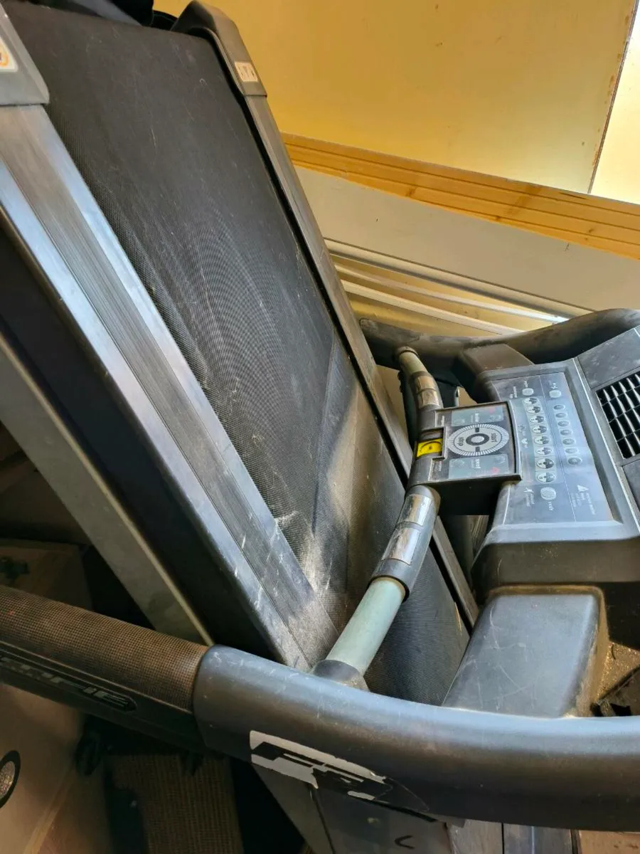 Professional Treadmill - Image 3