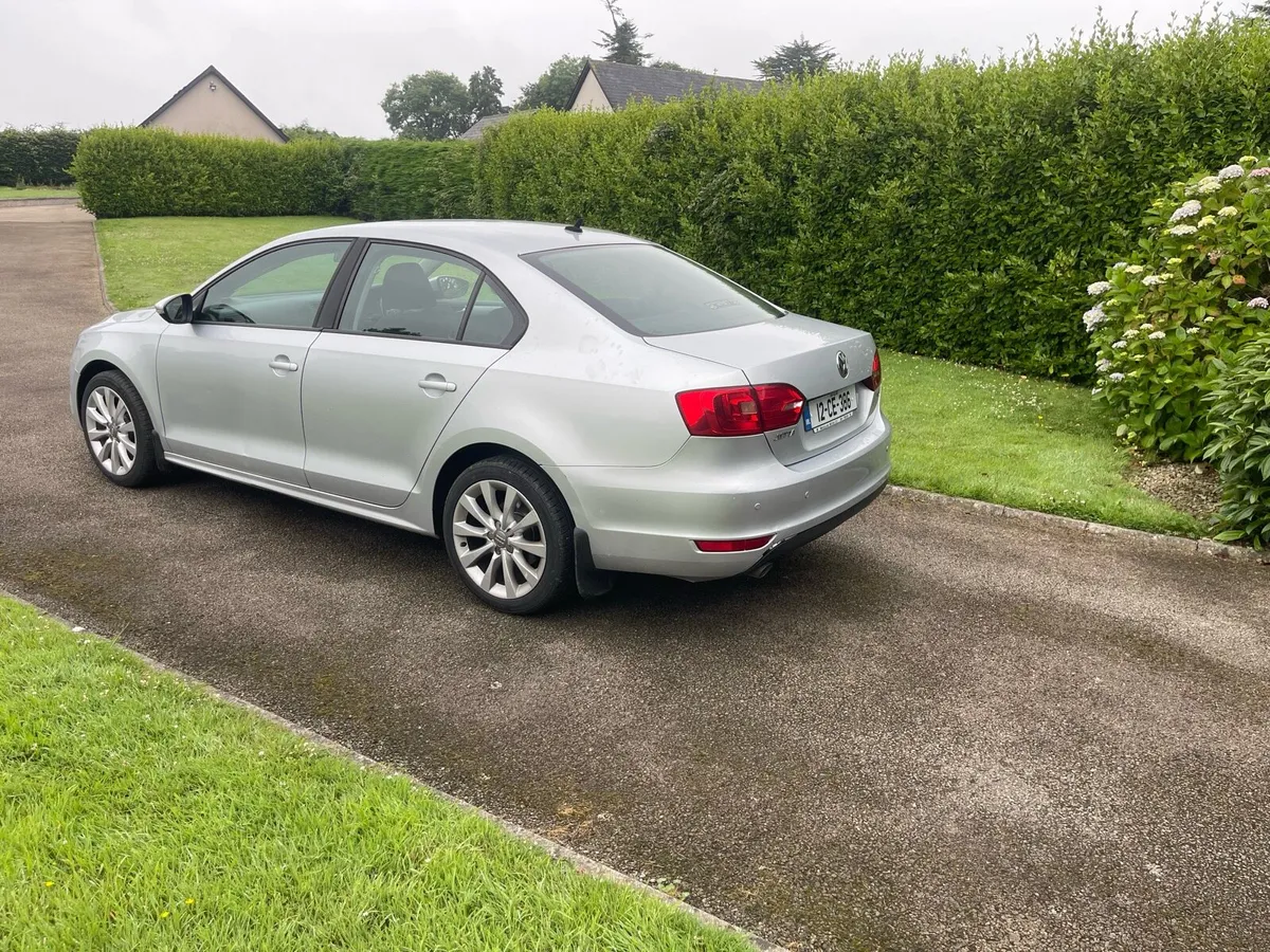 12 VW JETTA 1.6 TDI - Image 3