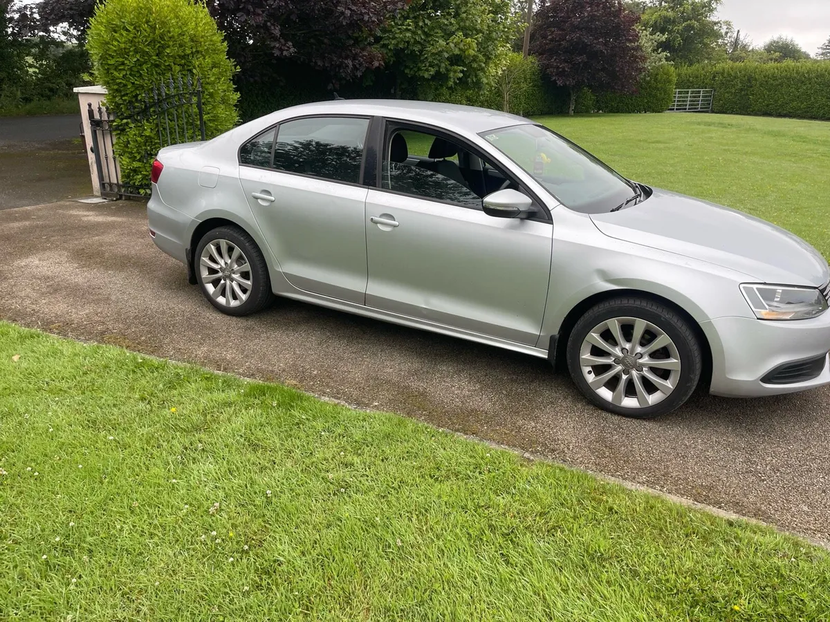 12 VW JETTA 1.6 TDI - Image 4