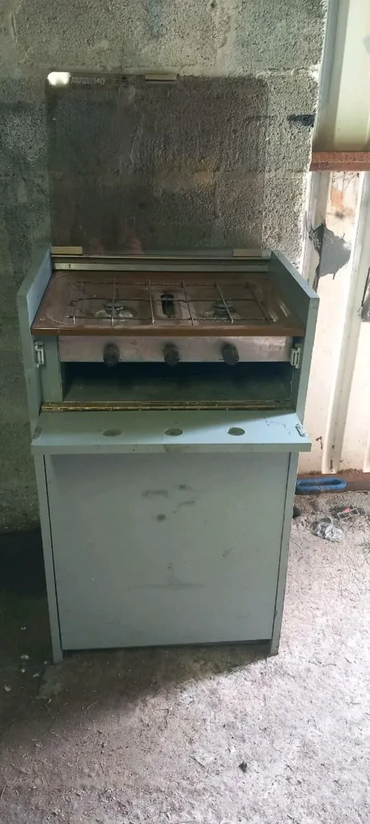 Seats & cooker,sink - Image 4