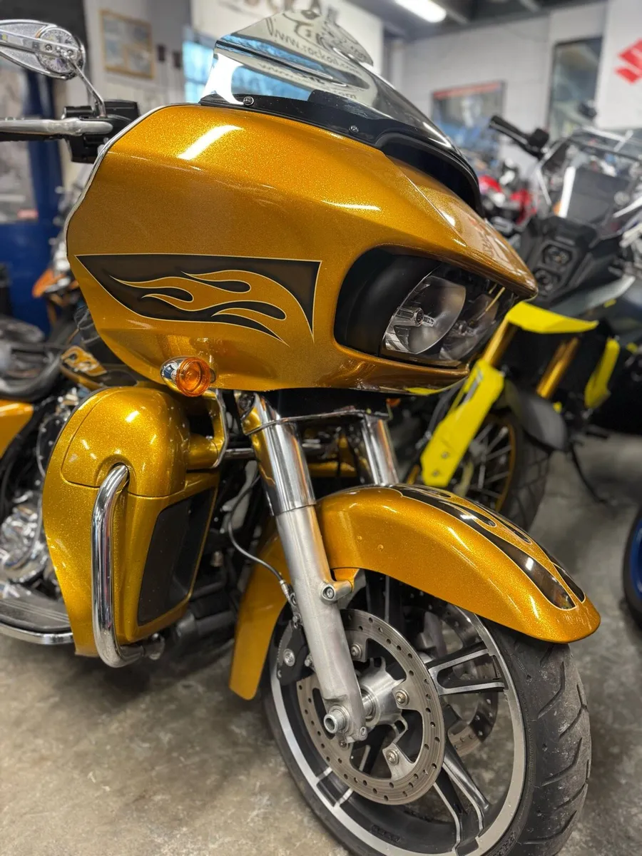 2016 Harley Road Glide Special - Image 2