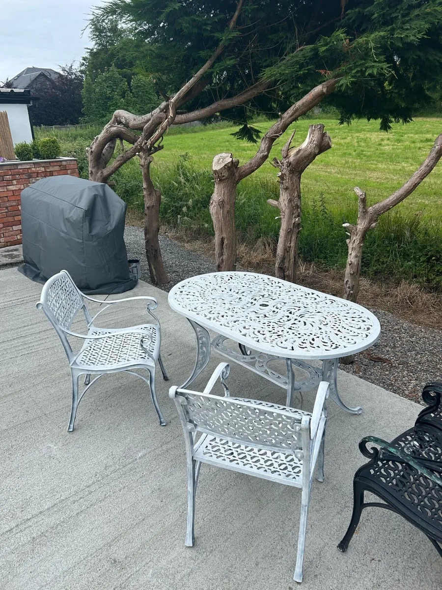 Garden table - Image 2