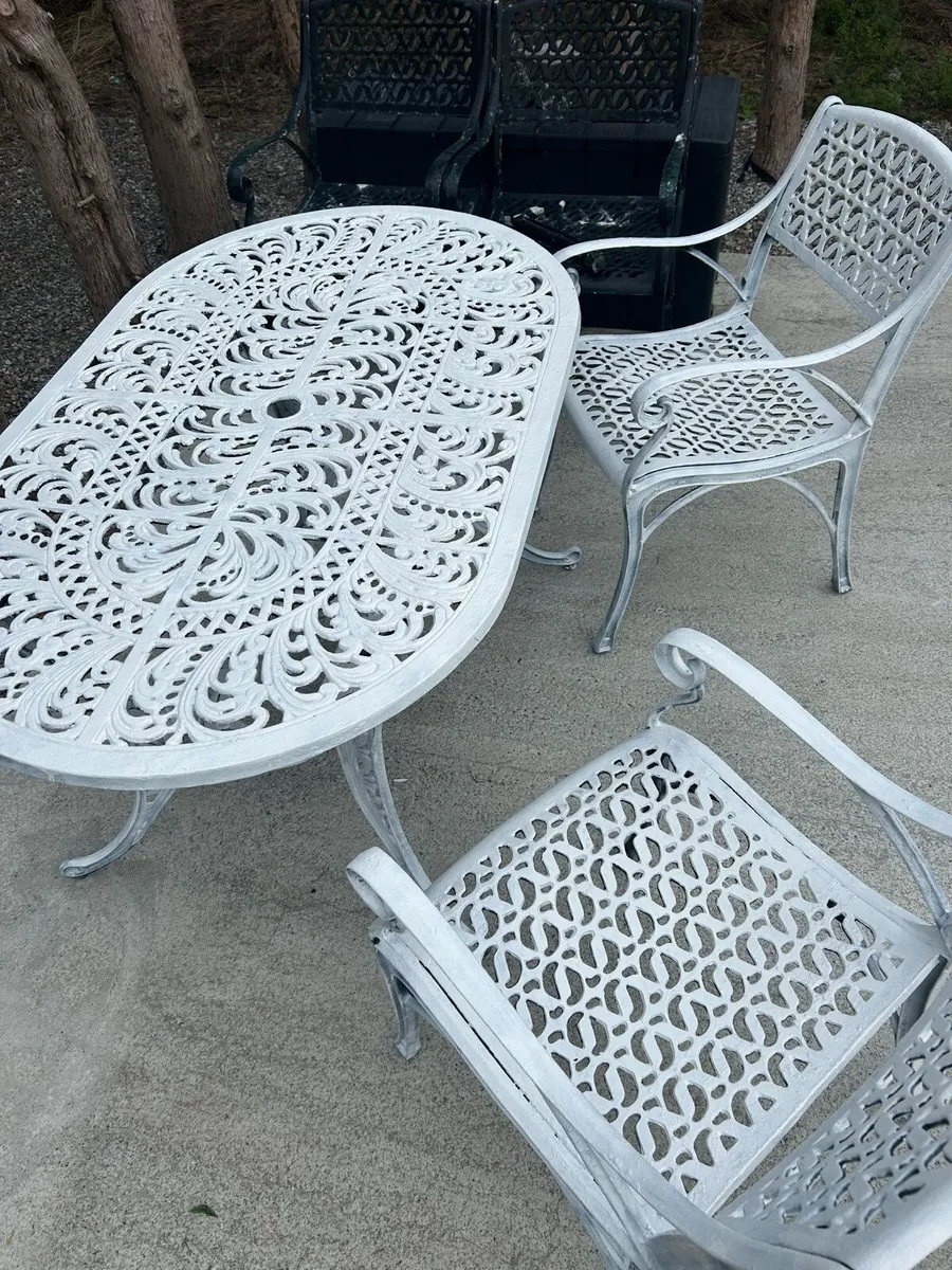 Garden table - Image 3