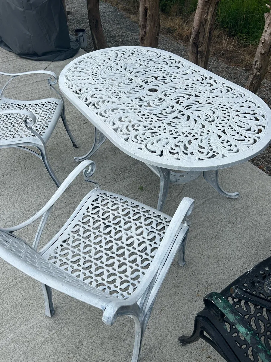 Garden table - Image 4