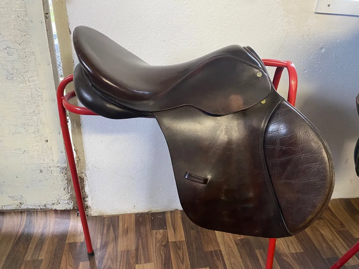 Tack room clear out Berney saddles - Image 2