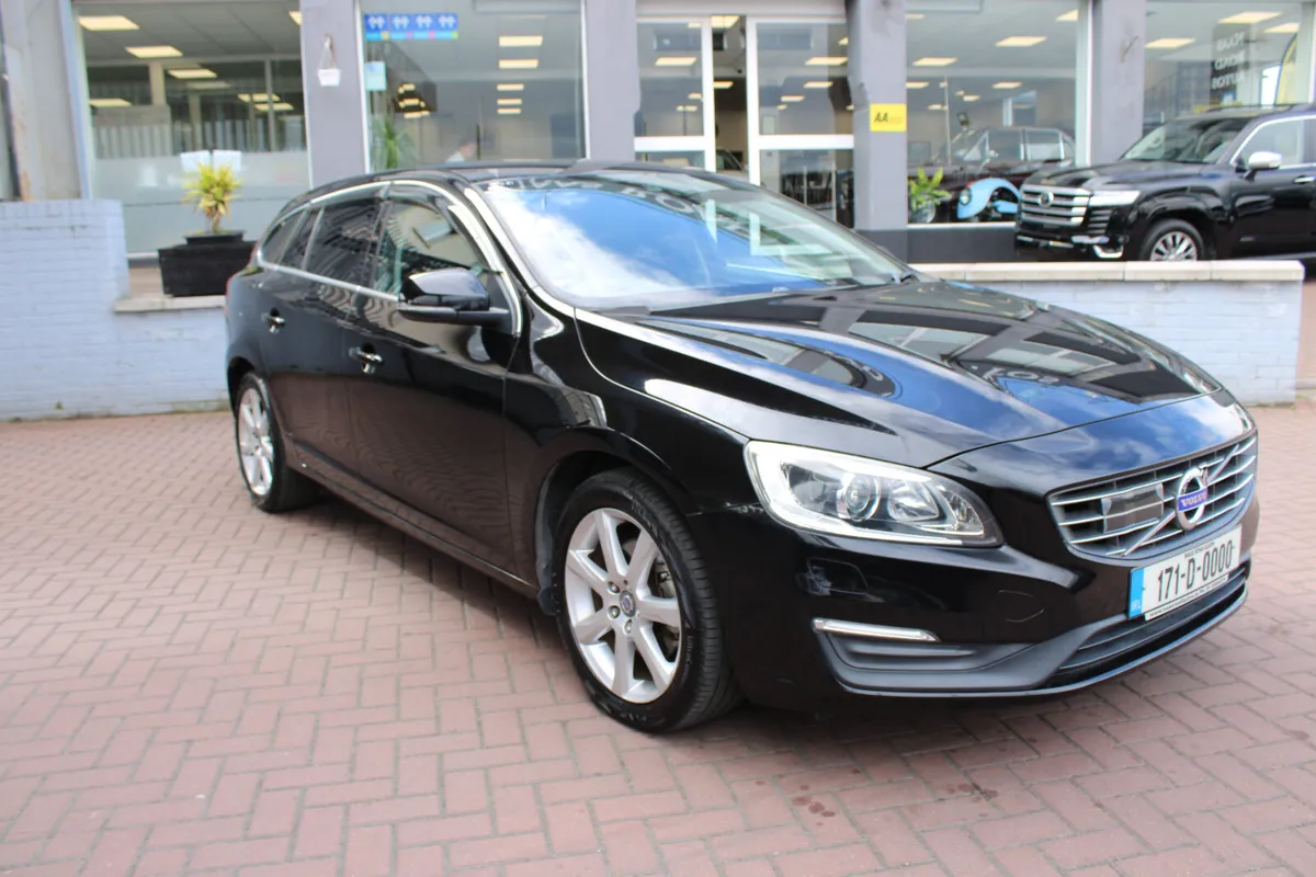VOLVO V60 2.0D4 SE LUXURY 5DR ESTATE AUTOMATIC - Image 1