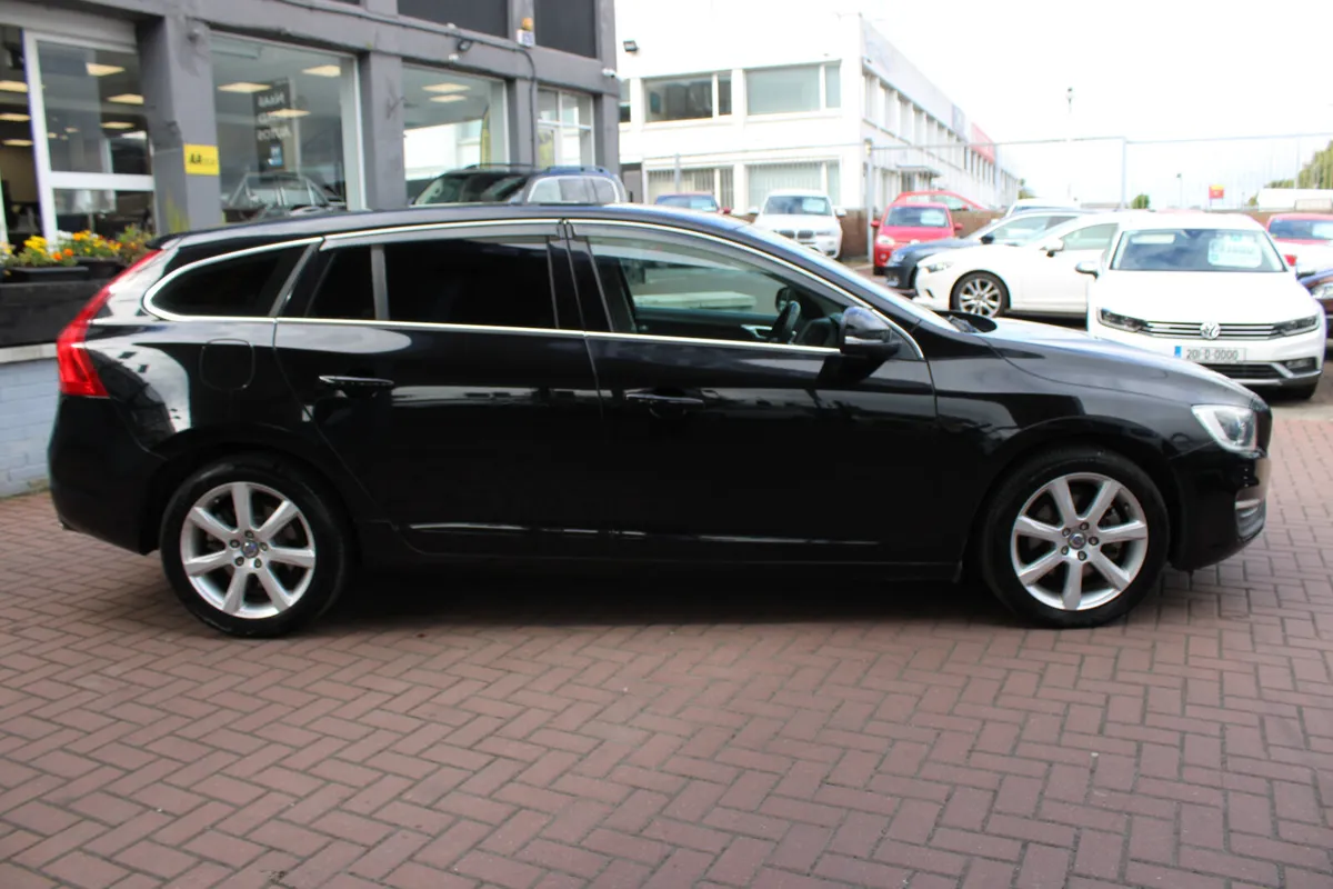 VOLVO V60 2.0D4 SE LUXURY 5DR ESTATE AUTOMATIC - Image 3