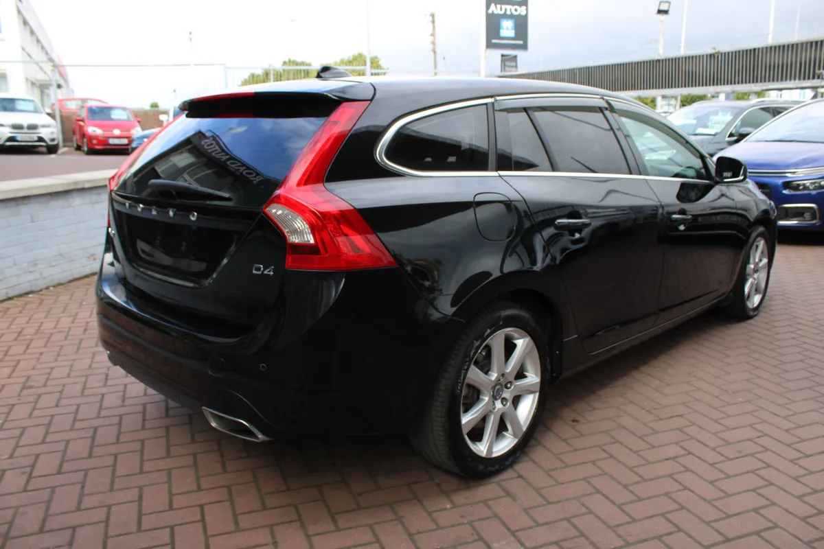 VOLVO V60 2.0D4 SE LUXURY 5DR ESTATE AUTOMATIC - Image 4