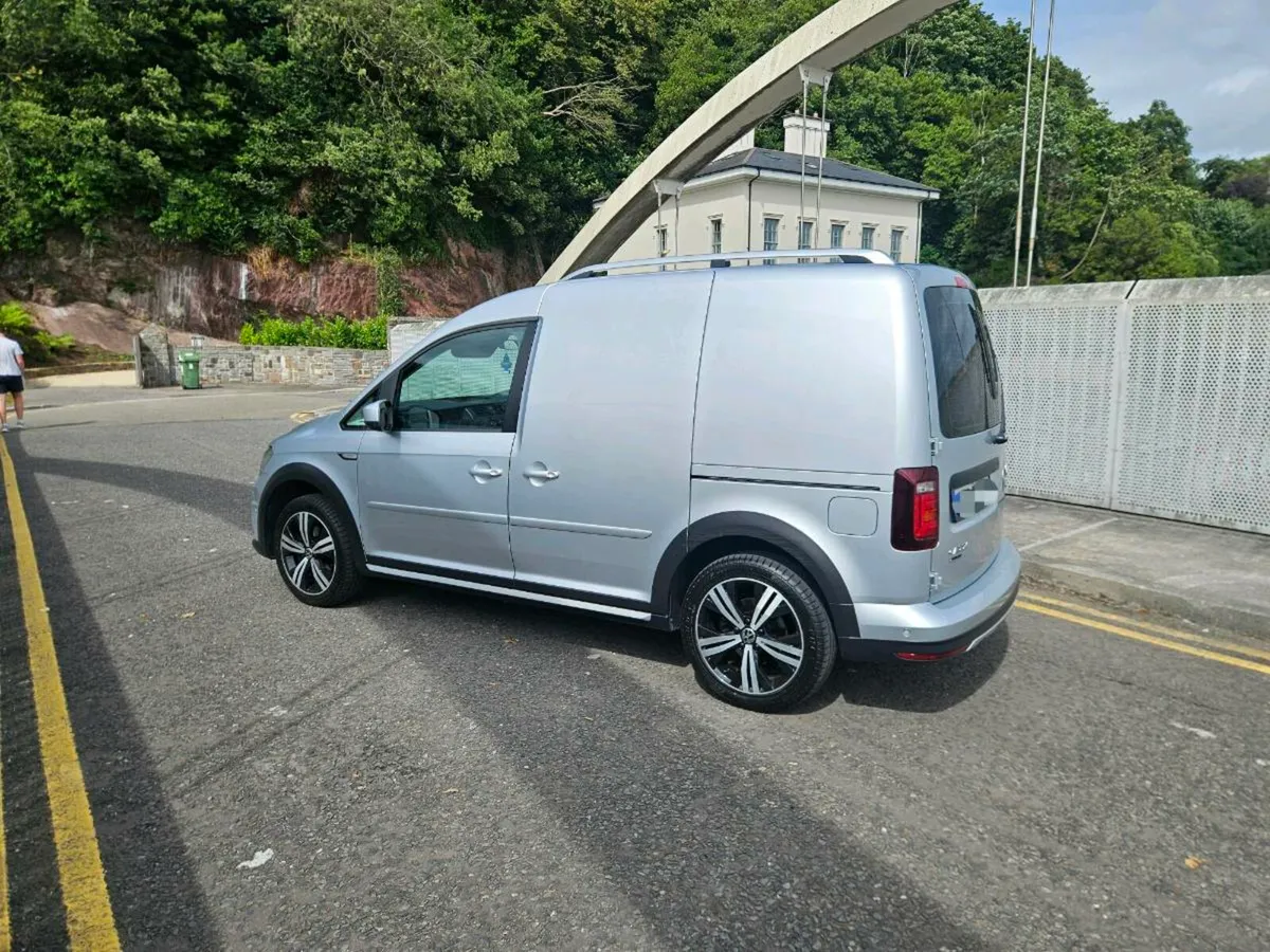 Volkswagen Caddy Alltrack - Image 2