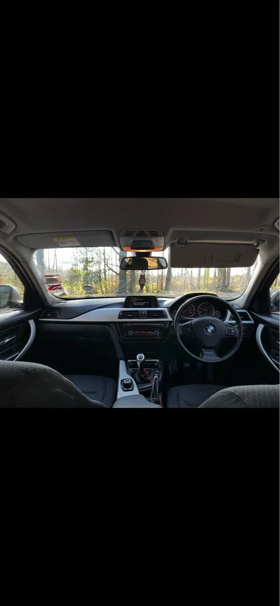 BMW 320d Exclusive - Image 4
