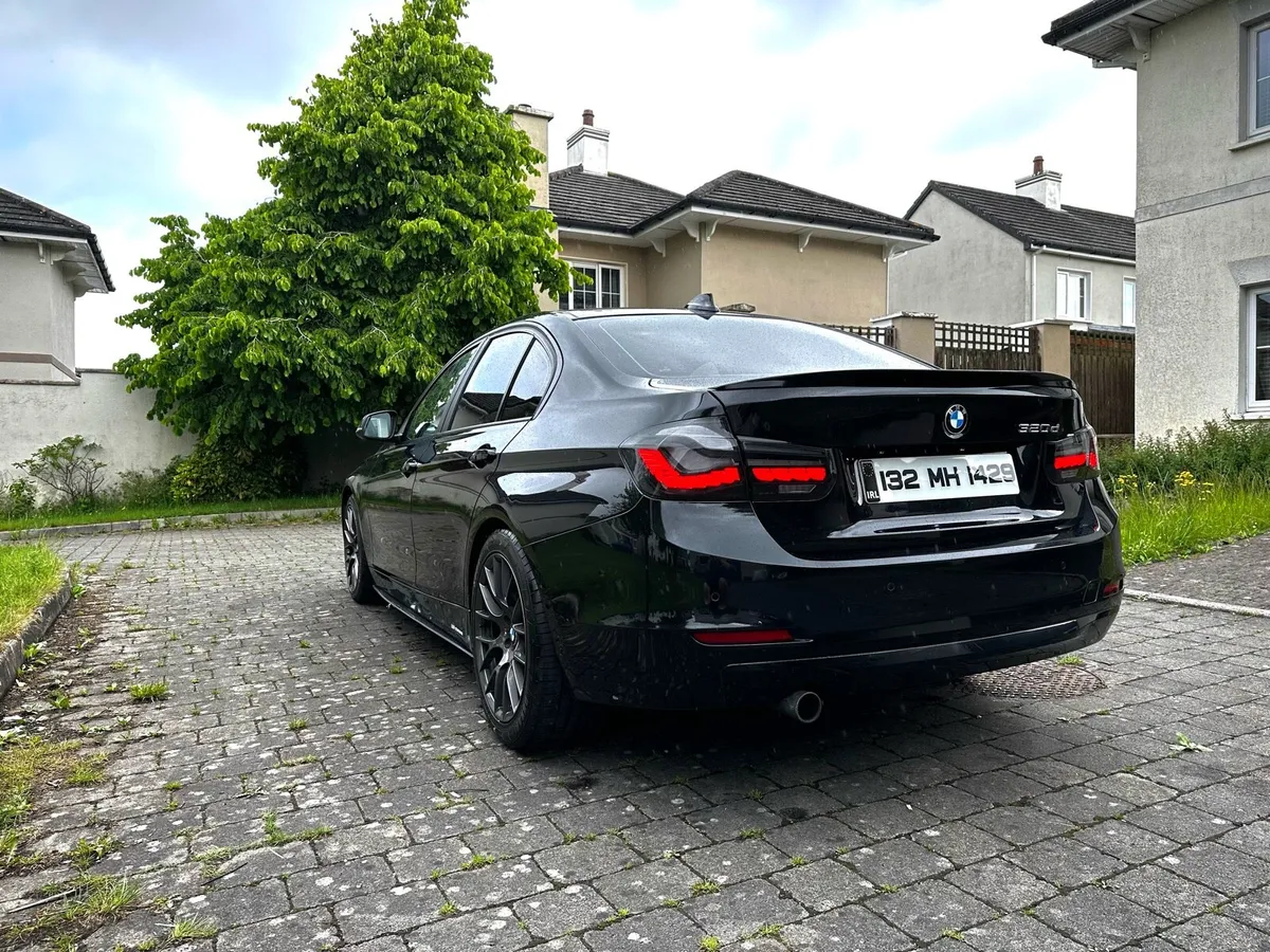 BMW 320d Exclusive - Image 1