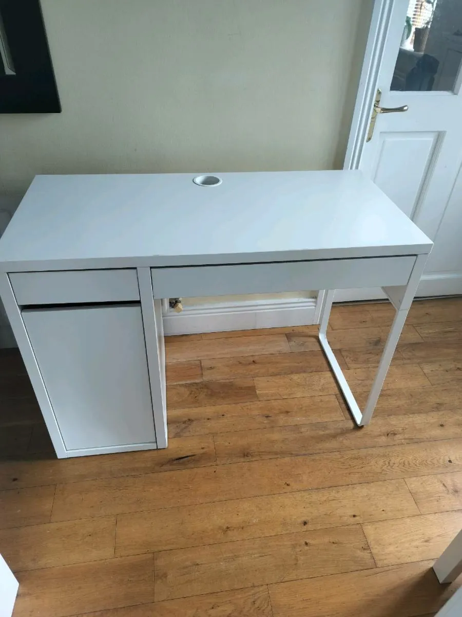 Desk Micke