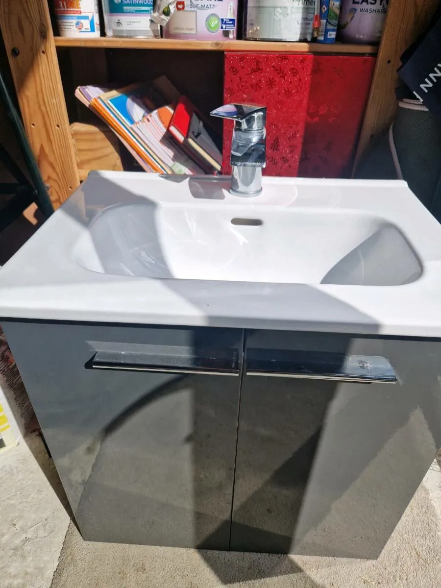 Sonas Bathroom Vanity Unit with Sink (wall hung) - Image 2