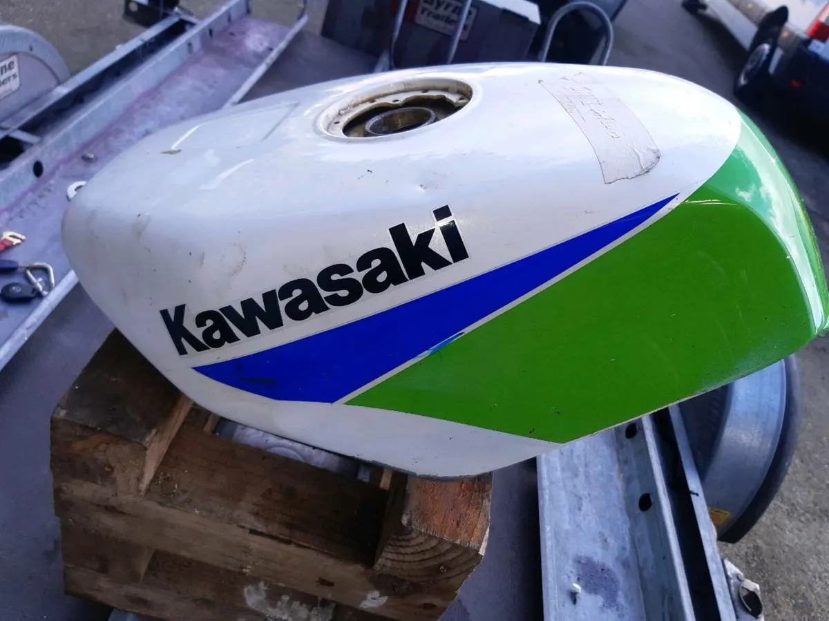 KAWASAKI KR1S FUEL PETROL TANK NEEDING SOME RESTO - Image 1