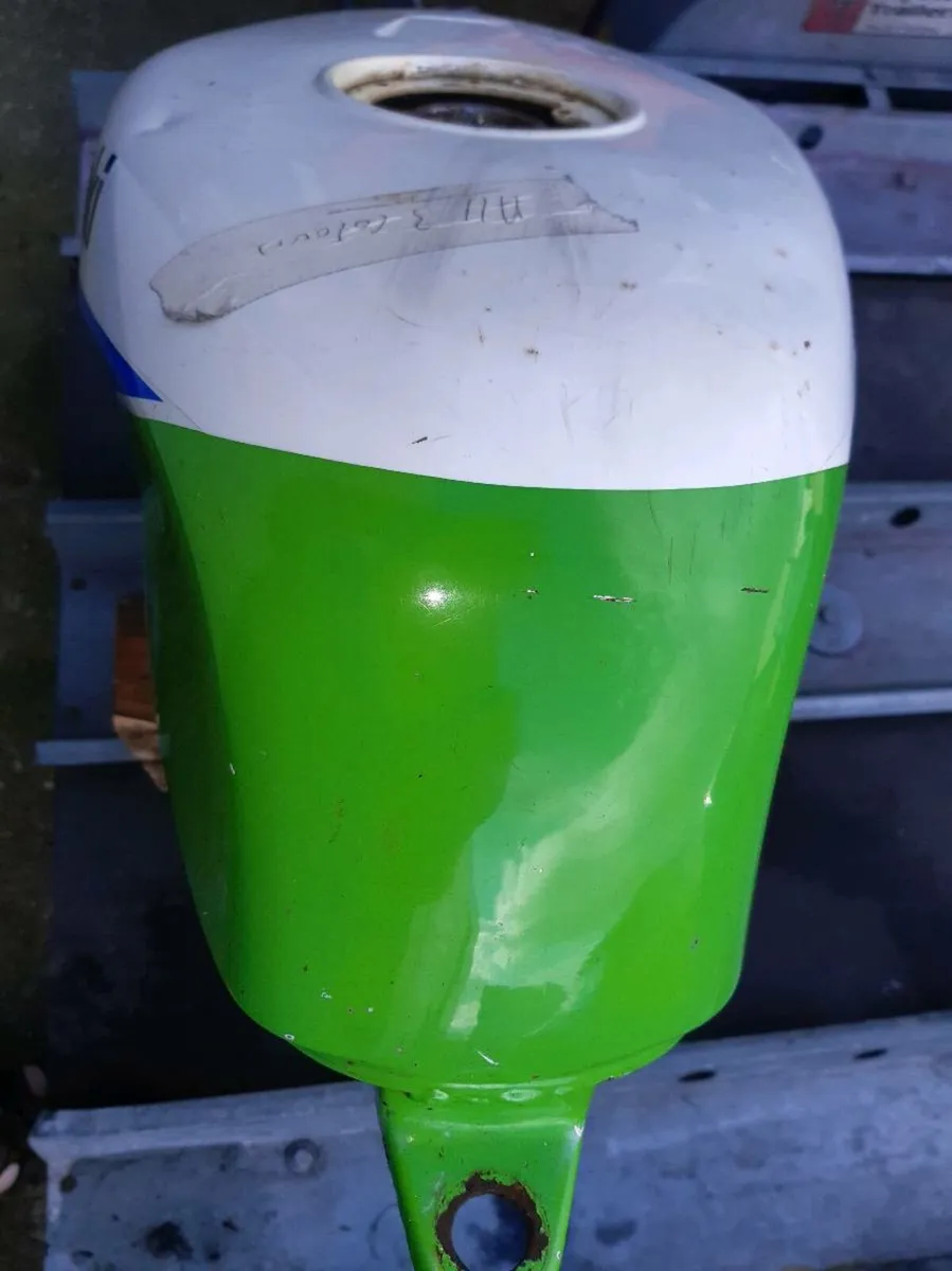 KAWASAKI KR1S FUEL PETROL TANK NEEDING SOME RESTO - Image 2