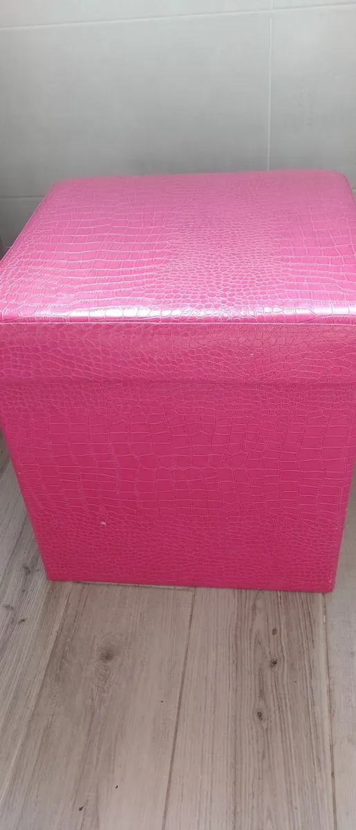 Pink snake look ottoman please read description - Image 3