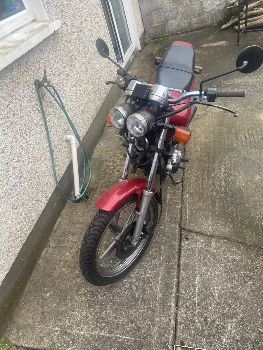 Honda CB 250 Nighthawk - Image 1
