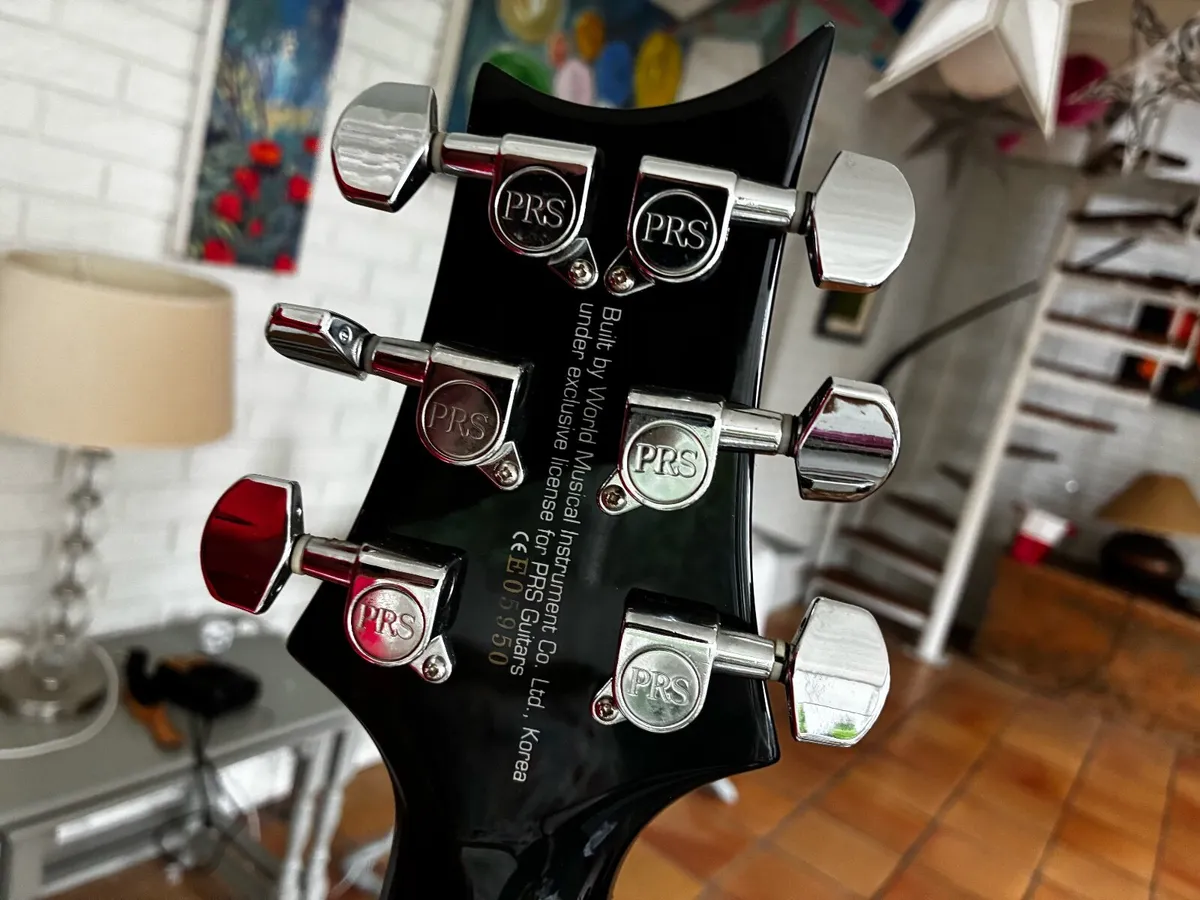 Electric Guitar - Image 1