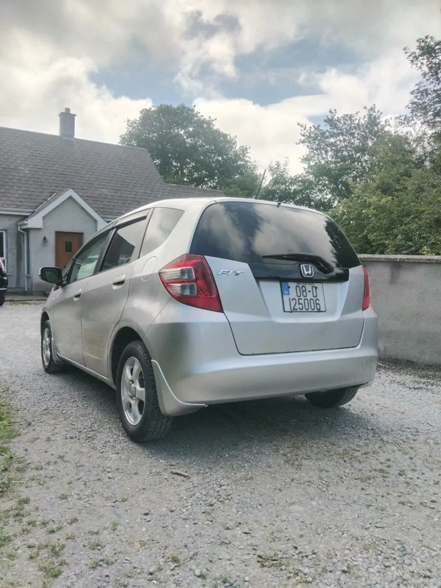08 Honda Fit 1.3 automatic. New NCT - Image 3
