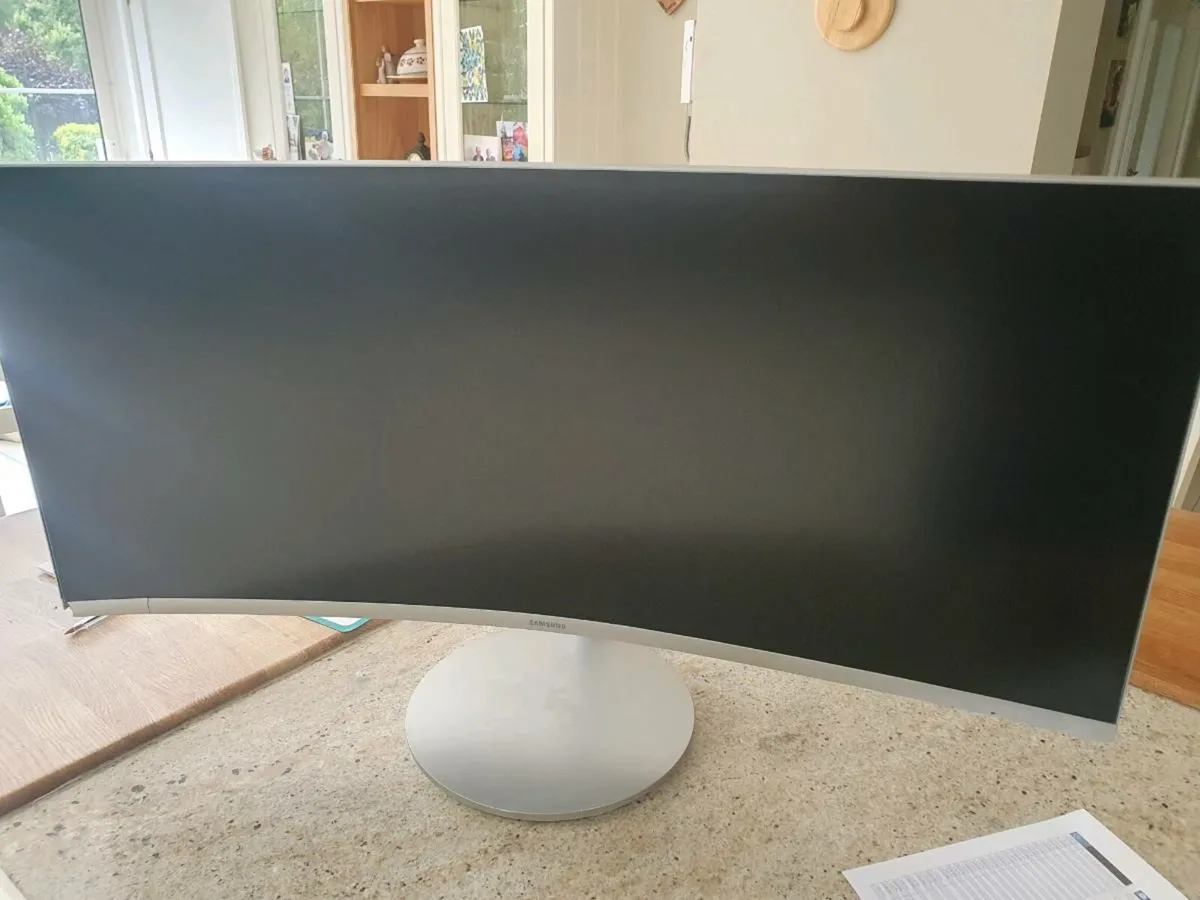 Samsung 34inch widescreen curved monotor - Image 2